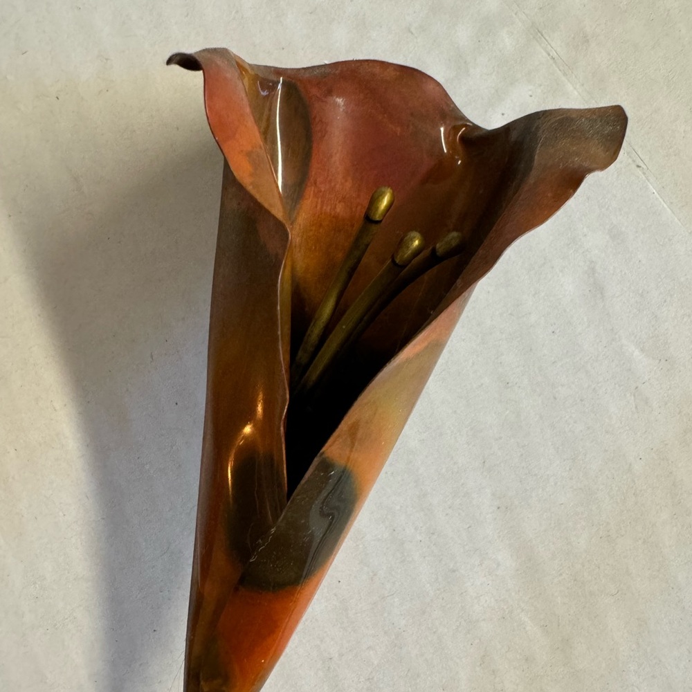 Vtg. 2 Forged copper and brass callalily sculpture wall hanging - Picture 12 of 14